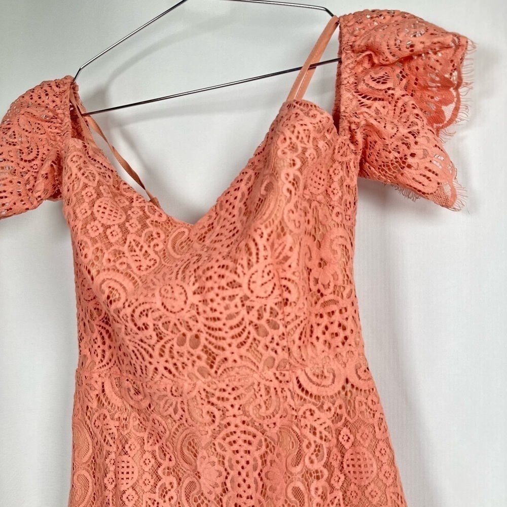 π
½π
΄π BB Dakota Lace Cold Shoulder Dress in Misty Rose, Size 4 - Picture 17 of 17